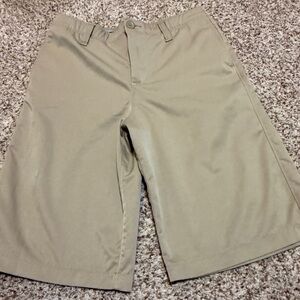 Boys Under Armour Size 14 Heat Gear Loose Fit Tan / Khaki Shorts